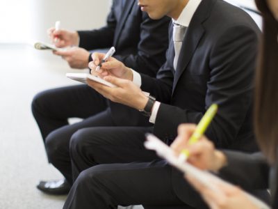 新聞記者とデスクの概要と給料・年収